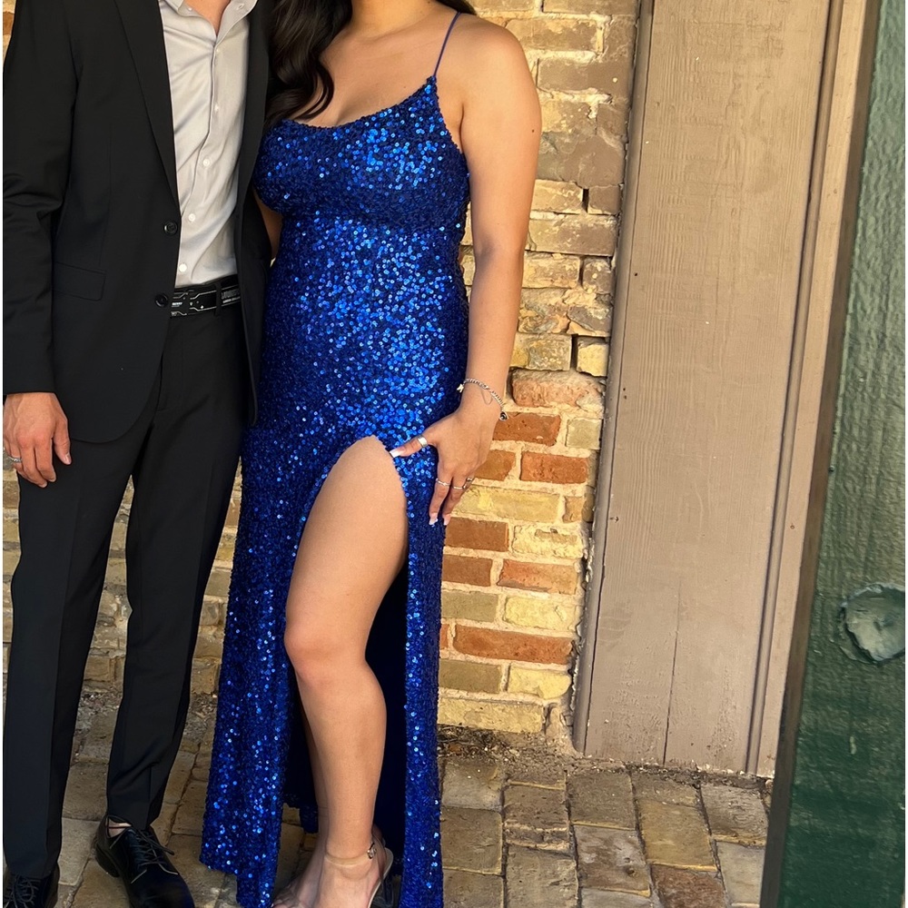 Blue dresses, in a good condition